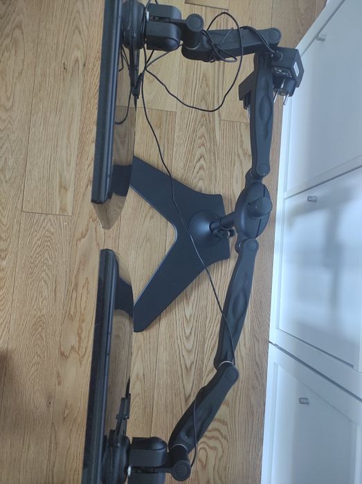 Vendo 2 Monitores LG com suporte por falta de uso