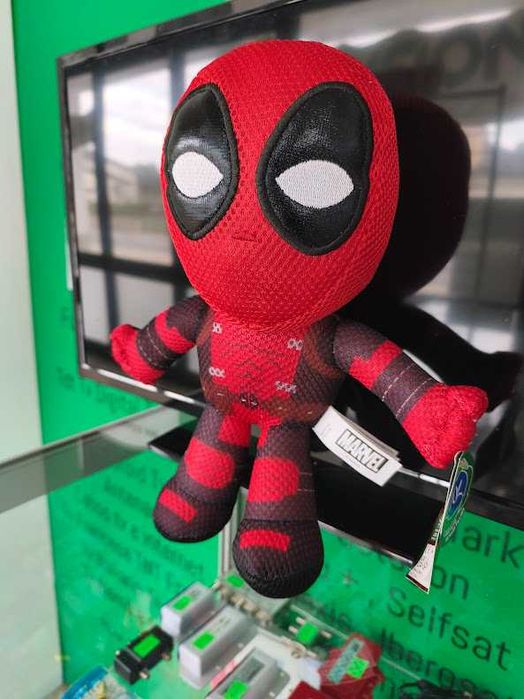 Peluche Marvel Deadpool Braços Abertos 30cm