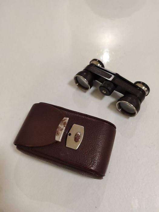 Ретро бінокль з східної Німеччини