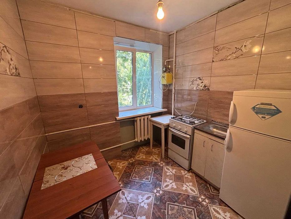 Продается 2 комнатная квартира. Центр. Вид на площадь. Славянск.