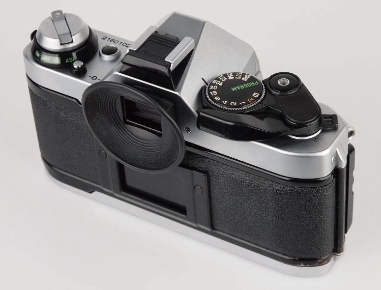 Canon Ae-1 Program + Canon FD 28mm f2.8 - Q/Nova
