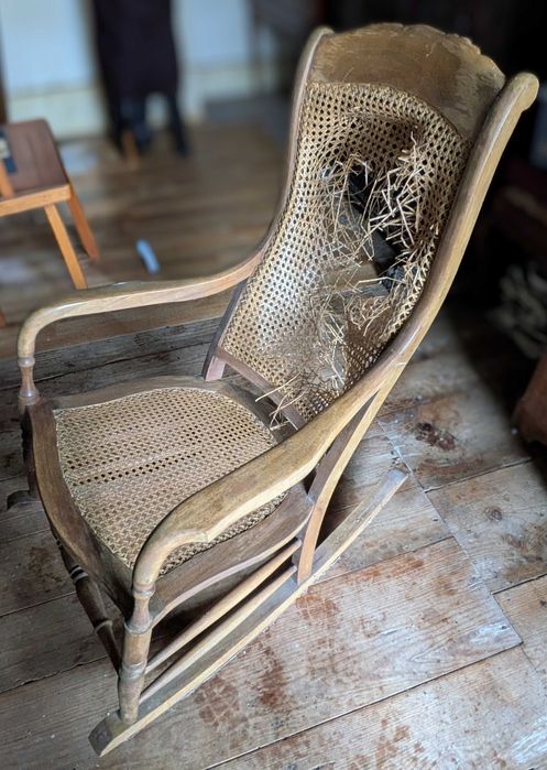 Cadeira de baloiço em palhinha