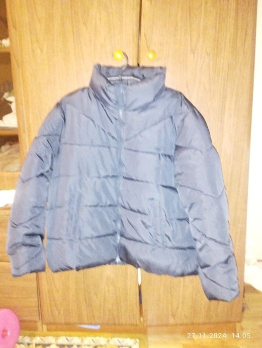 Зимова жіноча куртка