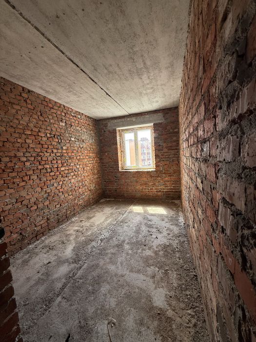 Продаж 3 кімнатної квартири в новобудові
