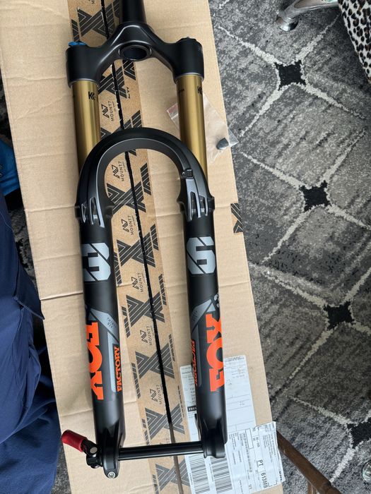 Zawieszenie FOX FLOAT FACTORY 36 kashima i FOX Float DPS 185x55 Trunnion , siodelko FIZIK Argo R1 Adaptive, karbonowe kola DT SWISS XMC1200 carbon