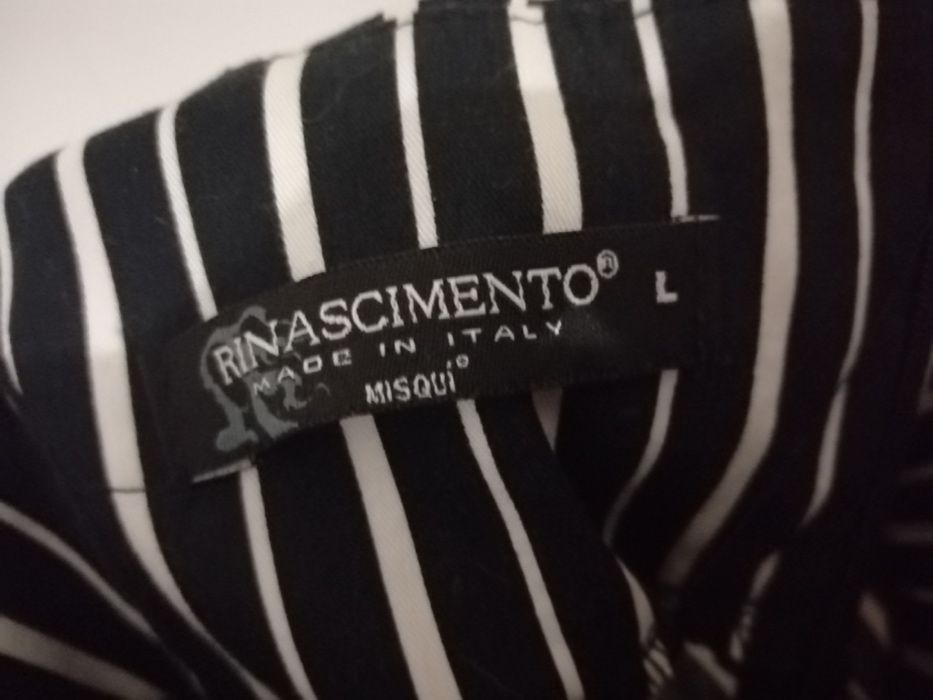 Vestido às riscas muito elegante