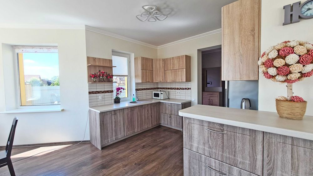 Будинок в с. Погреби  з газом і генератором з сучасним ремонтом