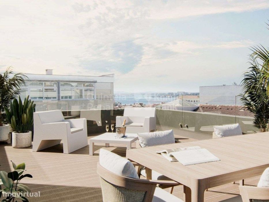 T2+1 duplex com terraço e estacionamento na Estrela