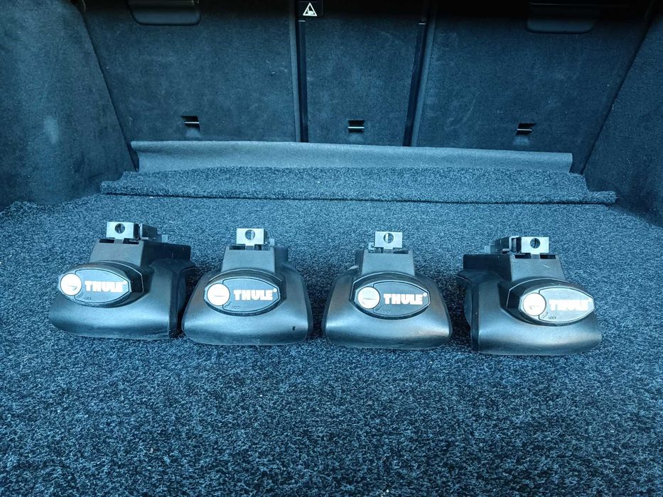 Kit de fixação THULE - Qualquer carro com barras longitudinais abertas