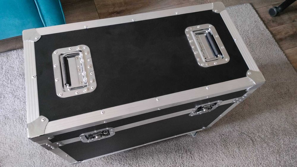 Fotobudka ekran 15,6 cala NOWA, wbudowany komputer + walizka transpor.