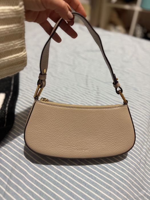 Сумка маленькая багет бежевая coccinelle