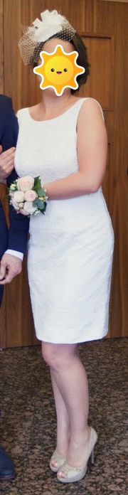 Suknia ślubna plus fascynator