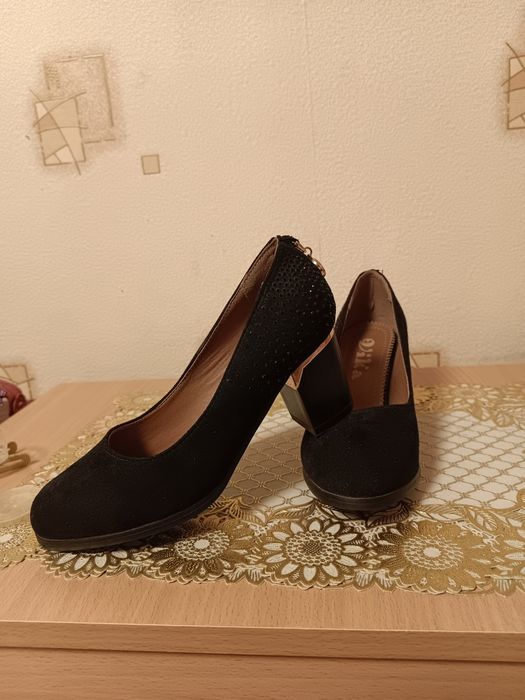 Жіночі черевики, туфлі