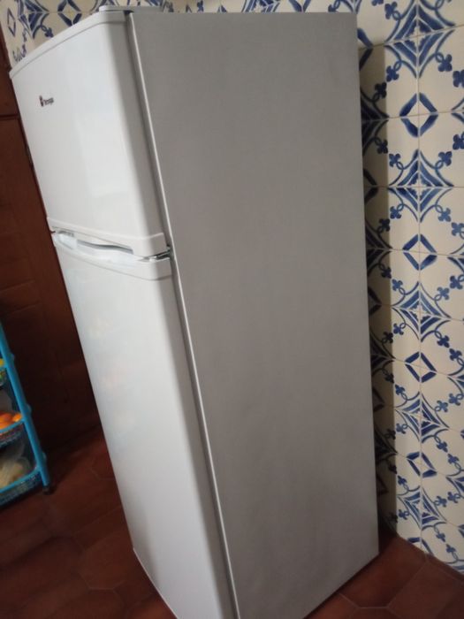 Frigorífico  com congelador