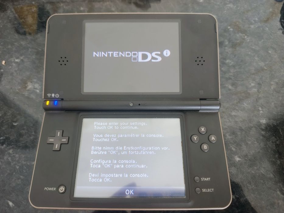 Nintendo DSi XL preta + R4