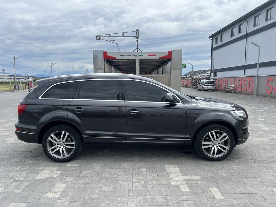 Автомобіль Q7 2010