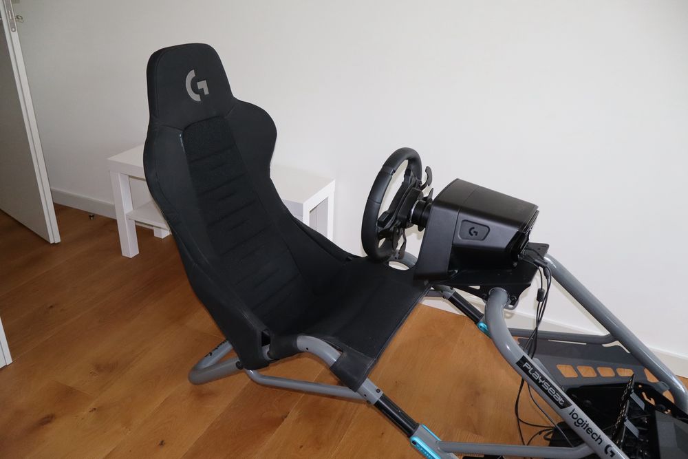 Kit Simulação de Corrida Logitech G PRO + Playseat Trophy