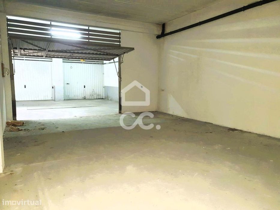 Garagem ampla em Setúbal