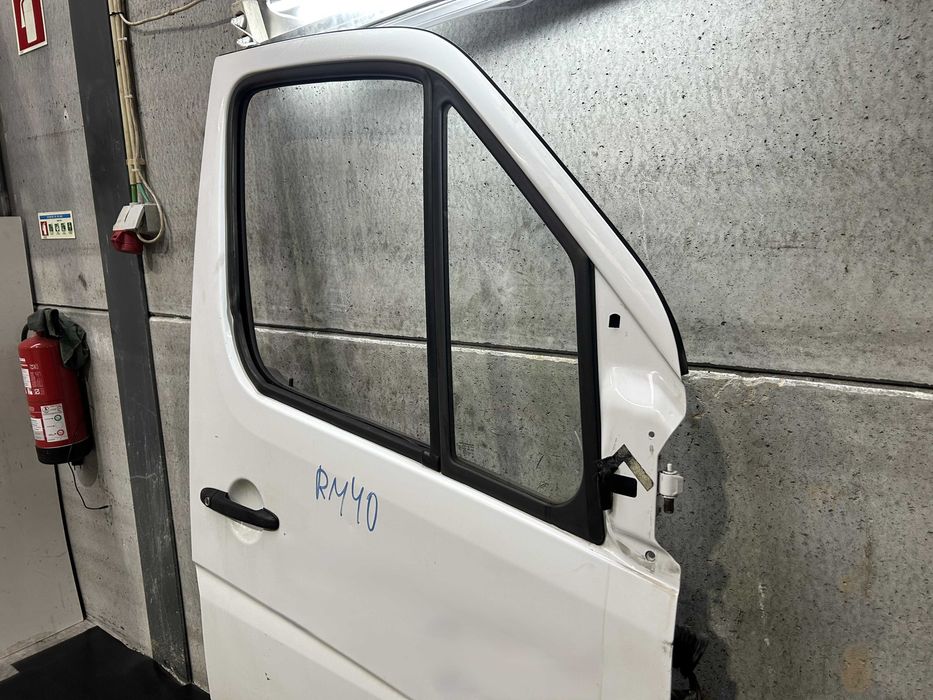Porta frontal direita Mercedes Sprinter W906 (Ano: 2014)