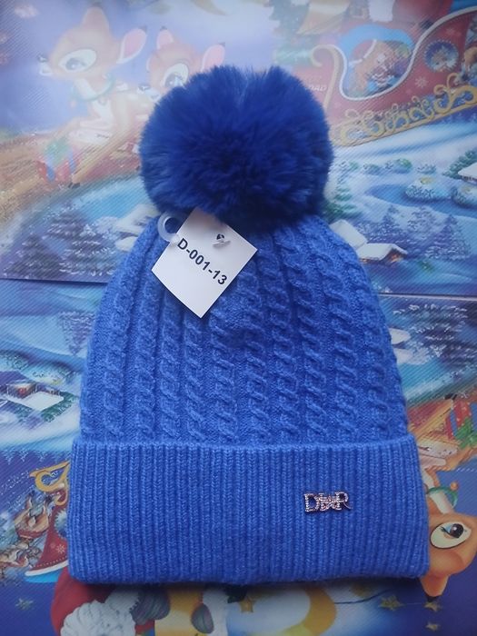 Czapka damska z pomponem