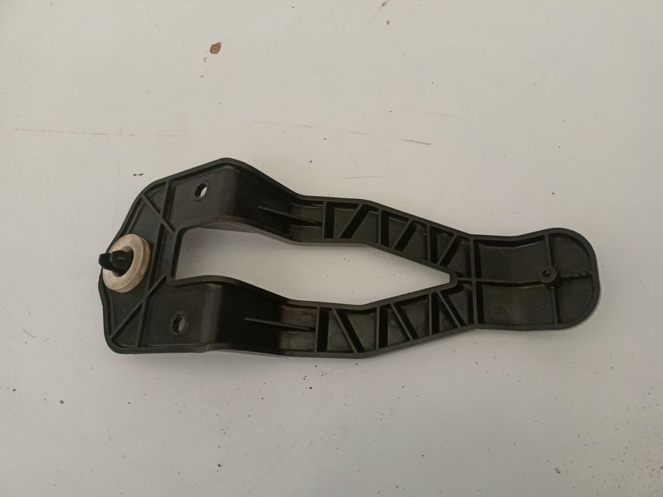 Renault Megane IV 4 kombi ślizg wspornik mocowanie zderzaka tył tylny