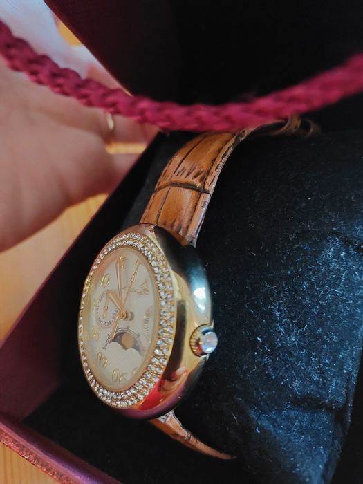 Жіночий годинник Le Chic