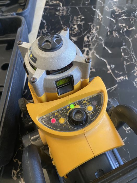 Лазерный уровень ротационный аккумуляторный Dewalt DW073