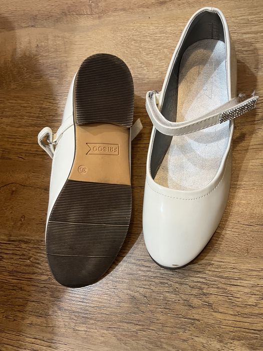 Туфли белые 36 состояние новых