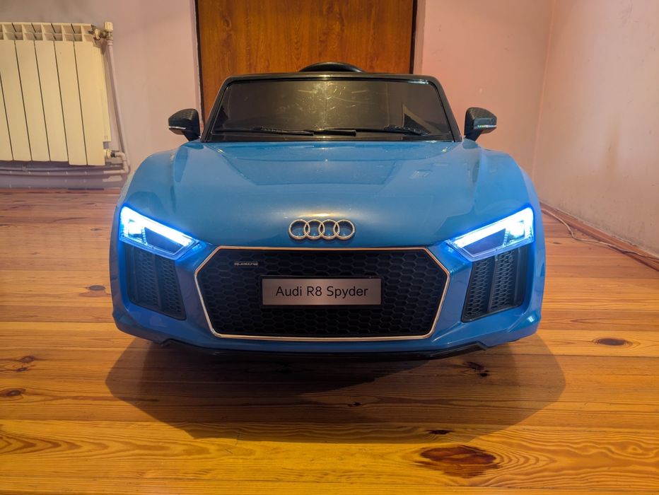 Samochód na akumulator audi R8 spyder