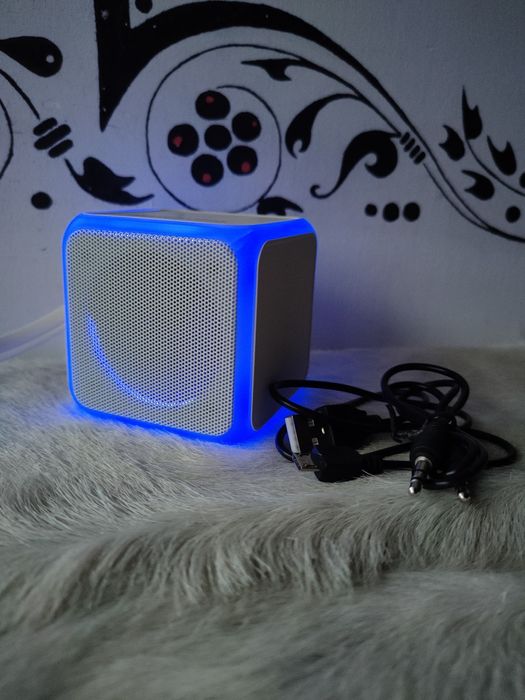 Портативна Блютуз Колонка з Підсвіткою/ Bluetooth Музична Колонка