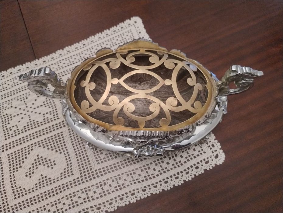 Floreira antiga em bom estado