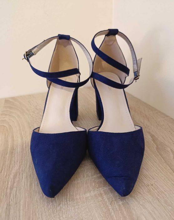 Buty na słupku 8 cm granatowe DeeZee