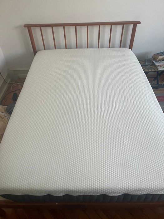 Conjunto cama (estrado de madeira) + colchão de qualidade (casal)