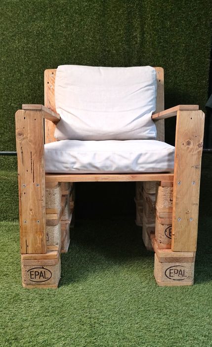 Vendo Cadeirão de Paletes