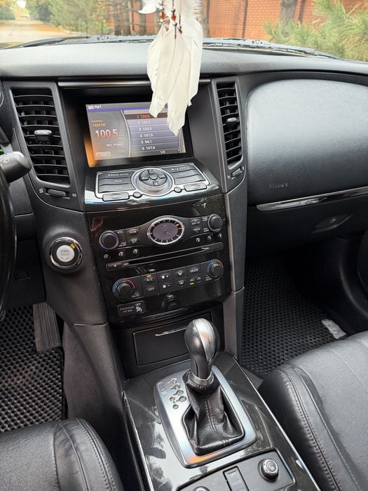 Infiniti QX70 2016 Год