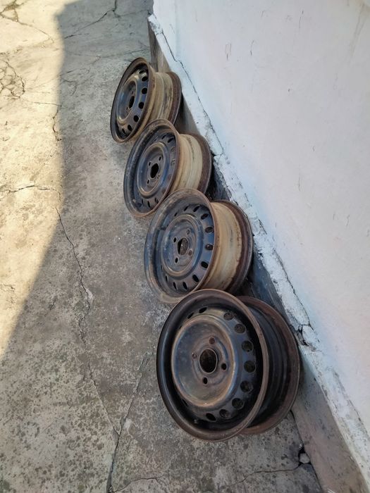 Диски R13 в хорошому стані.
