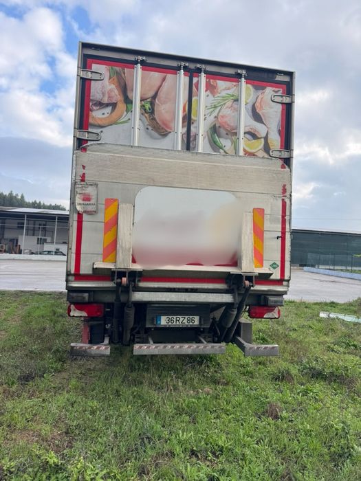Scania P340 dois eixos