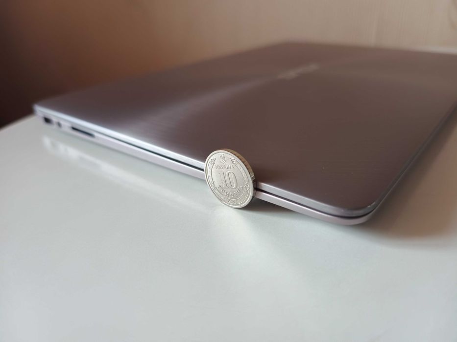 Asus ZenBook UX330U i5-7200U 8b SSD128Gb FHD