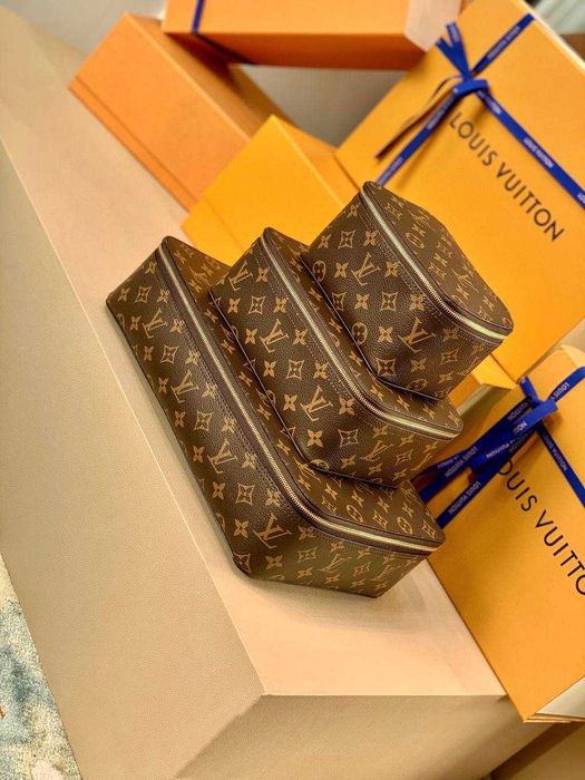Косметичка Louis Vuitton GM | Несессер Луи Виттон: 6 100 грн. - Гаманці ...