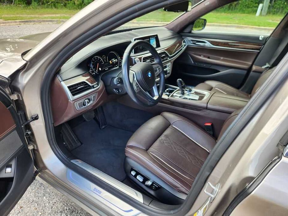 2019 BMW 7-Series 750i
