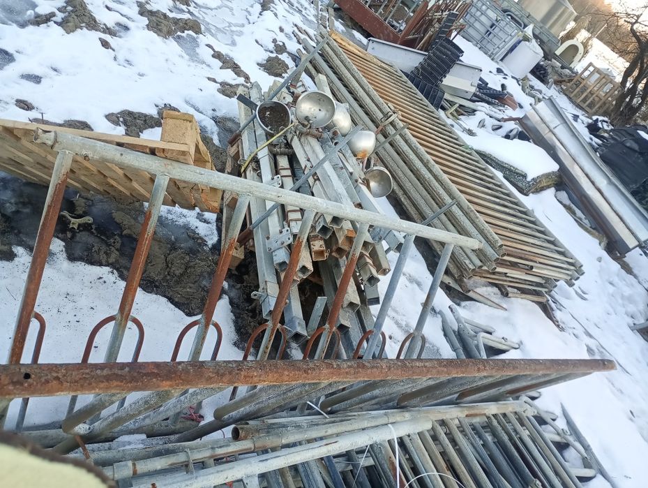 Wygrodzenia dla bydła cieląt budki drabiny poidła kojce spinder