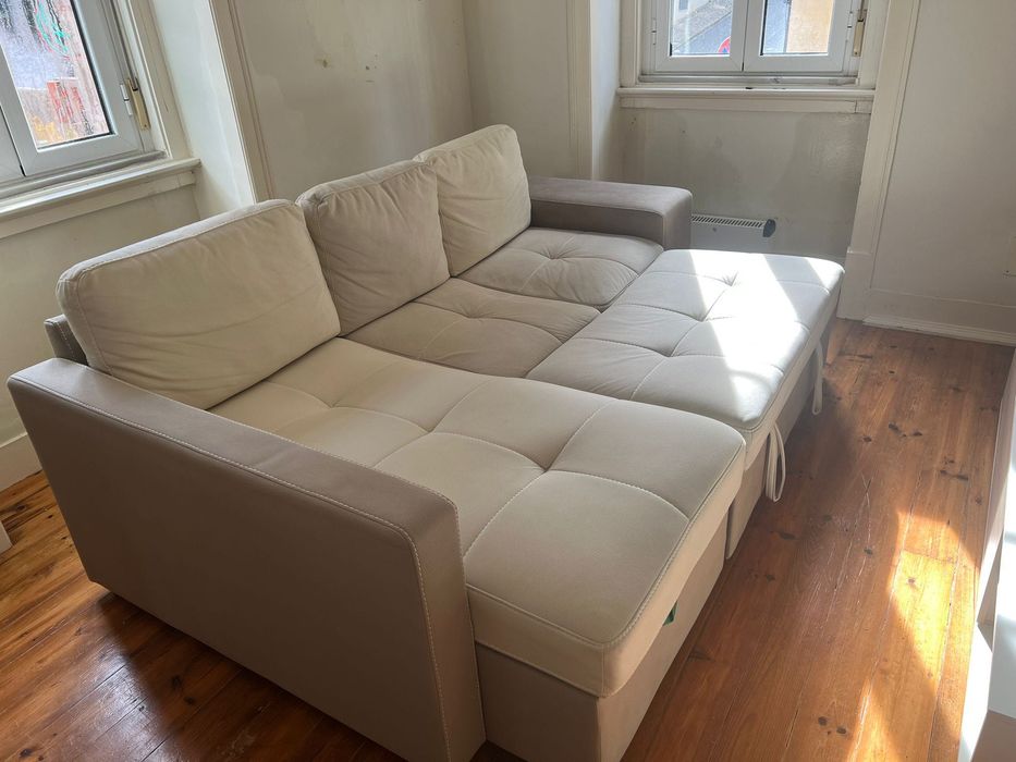 Sofa cama com dois pufs