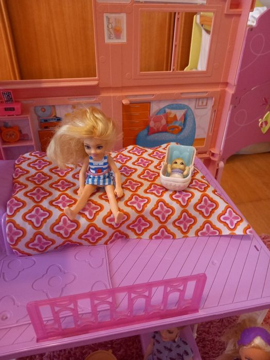 Casa da barbie mais bonecas