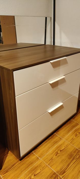 Mesinhas de cabeceira + Cómoda + Guarda-Roupa