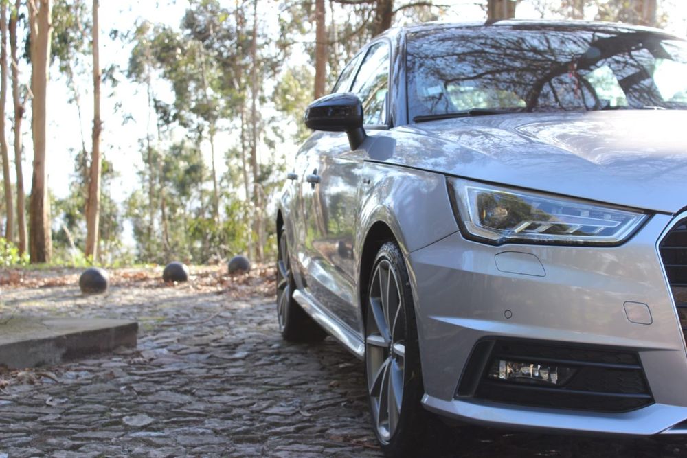 Audi A1 1.6 TDI Sportback S line – 2015  Impecável