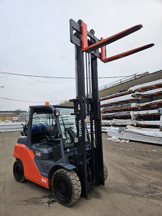 Навантажувач вилковий Toyota 4 тонни. Вилочный погрузчик Тойота 4 т