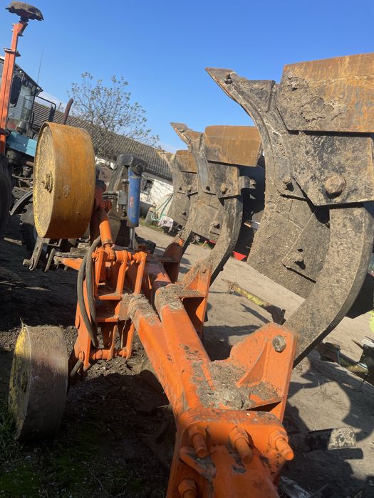 Продається плуг полигон 3+1