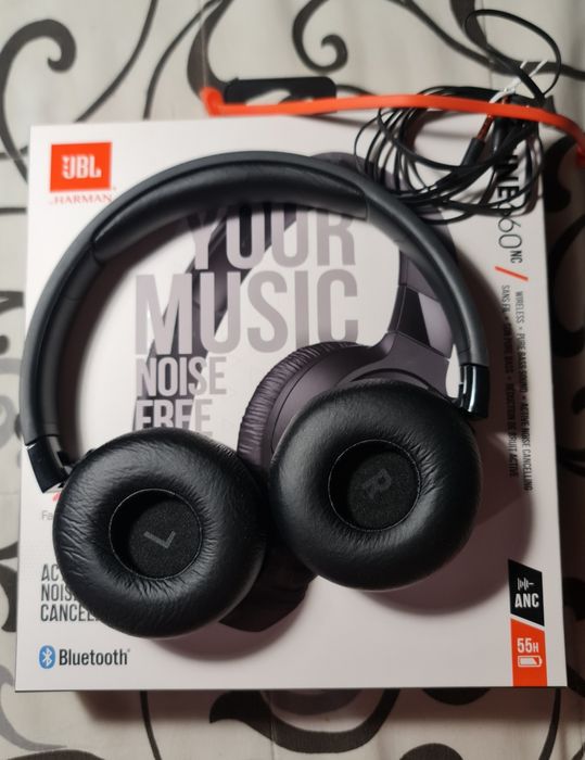 Навушники JBL 660