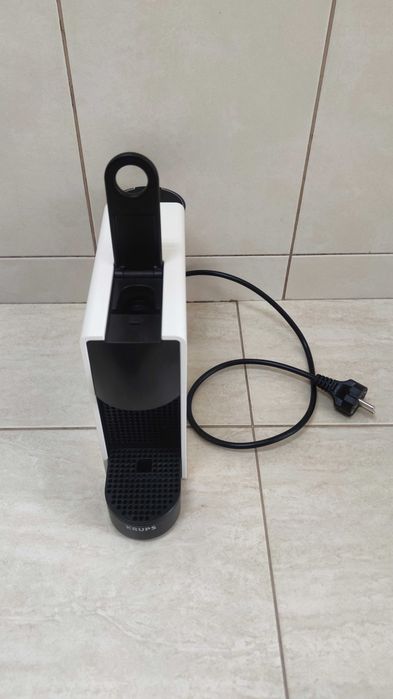 Máquina de Café Nespresso Essenza Mini Branca - Nova