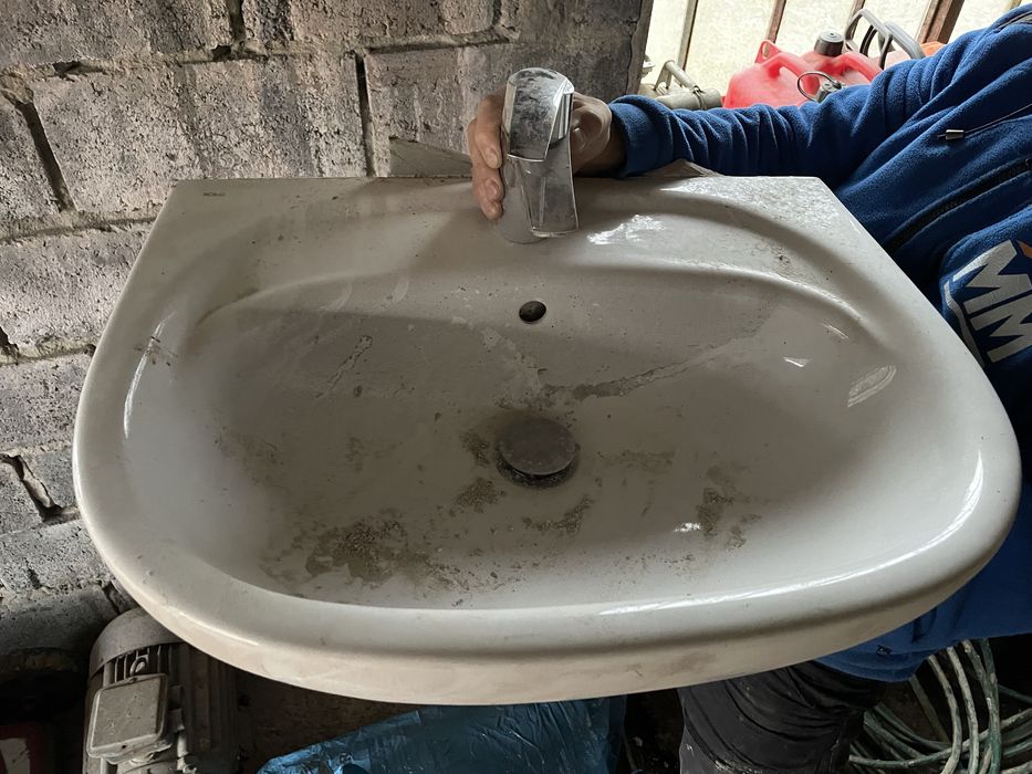 Umywalka z baterią KOLO